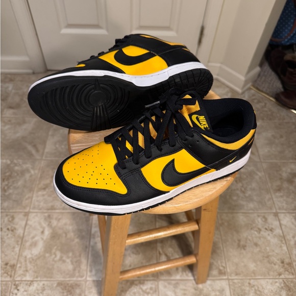 Nike Black and Gold Athletic Shoes - Picture 10 of 14